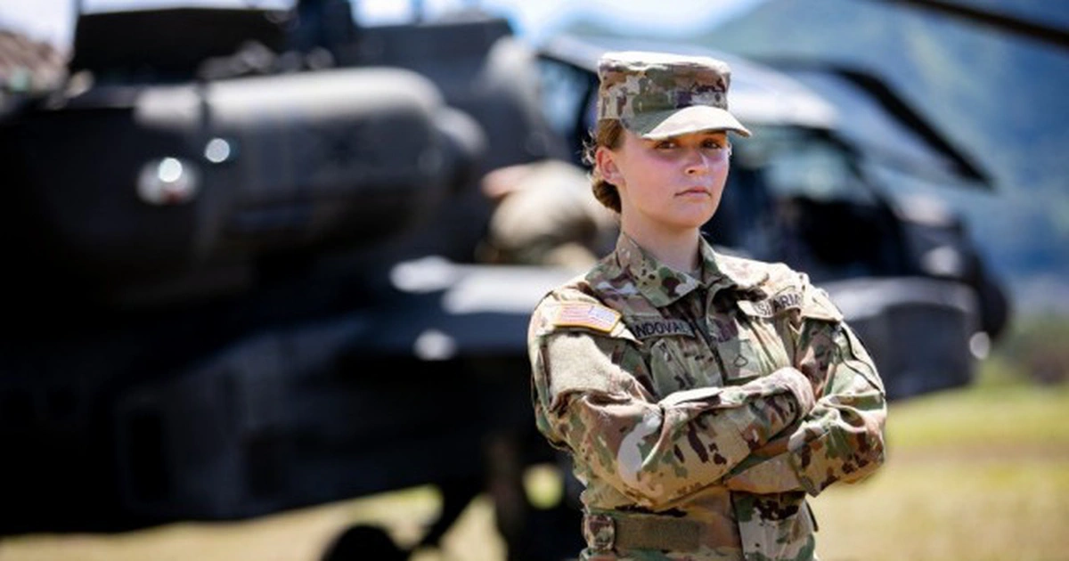 Lầu Năm Góc ra chính sách mới, cho nữ quân nhân được tô son môi, để tóc đuôi ngựa