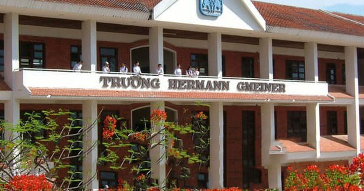 TP.HCM: Giám thị yêu cầu học sinh cởi quần áo để tìm thuốc lá điện tử