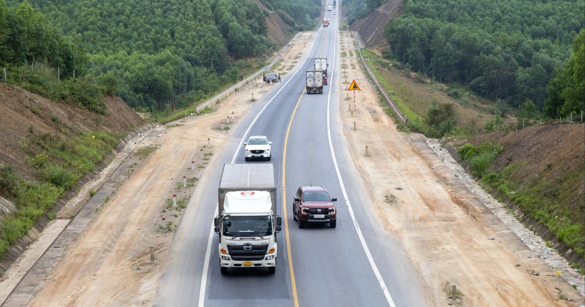 Trình Thủ tướng dự án mở rộng cao tốc Cam Lộ - La Sơn lên 4 làn xe