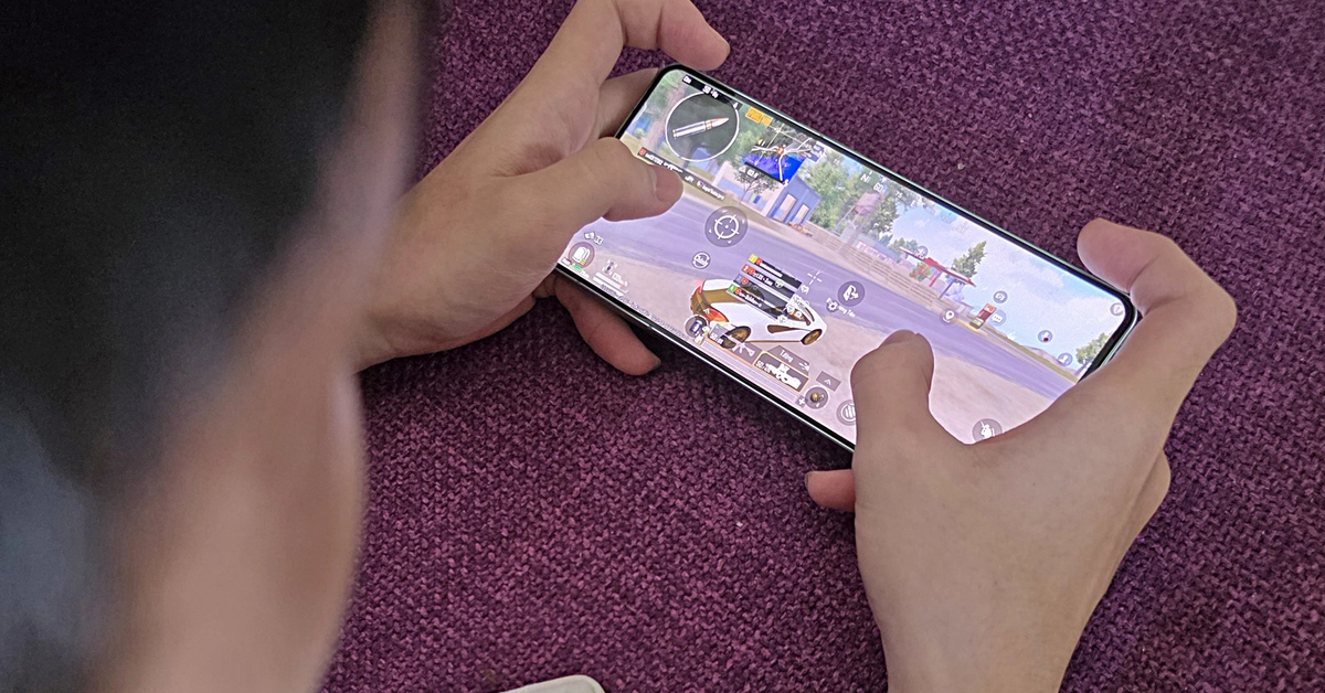 Trẻ em nghiện điện thoại - Kỳ 4: Tranh cãi về chiếc điện thoại và trẻ em